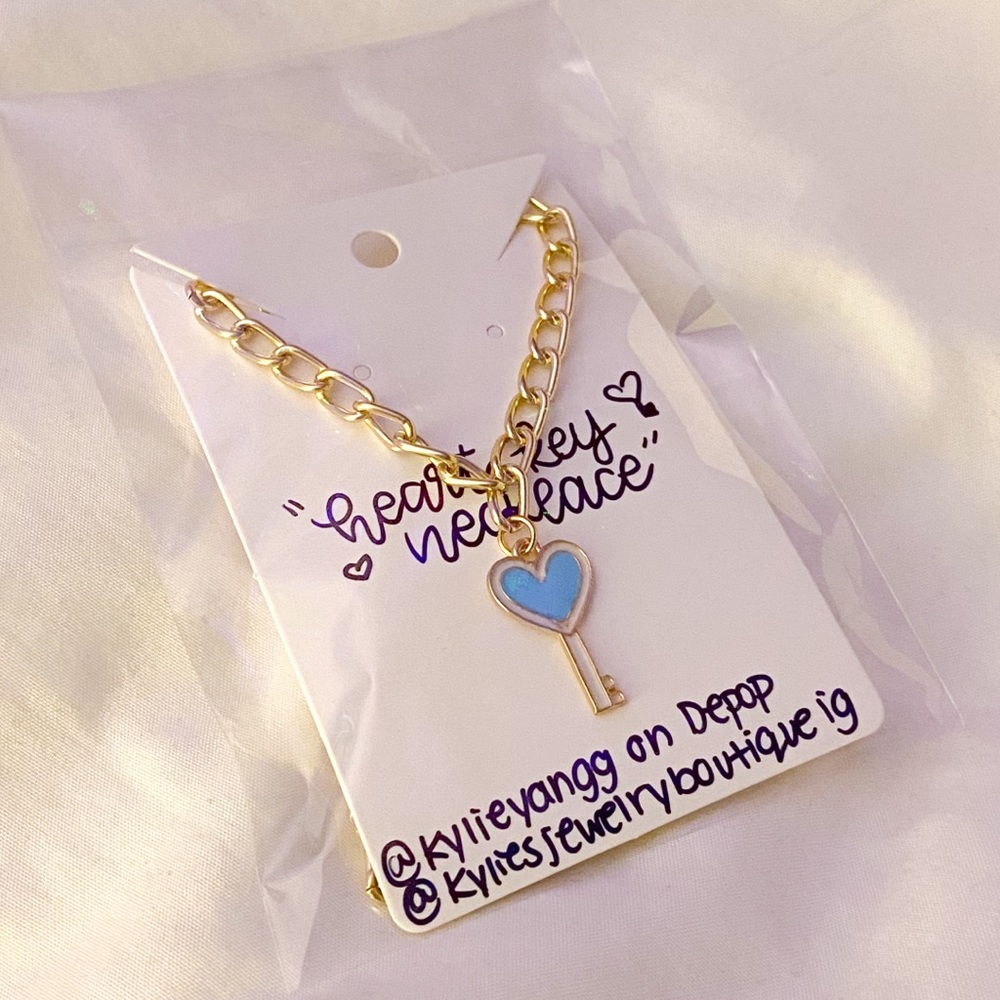 HANDMADE heart key necklace💙🔑